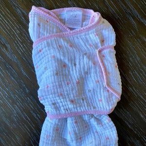Aden and Anais easy swaddle